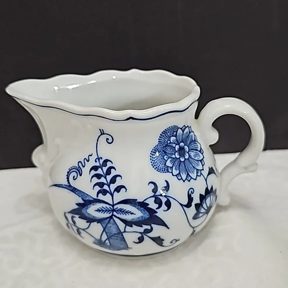 Blue Danube Creamer - Picture 1 of 4